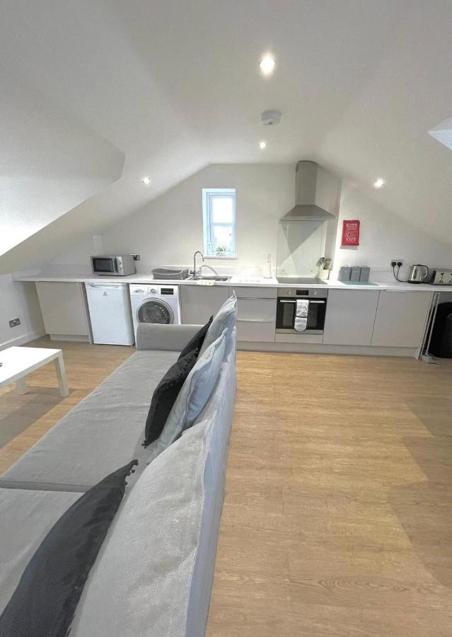 La Fontaine Court Apartments - オールダーショット エクステリア 写真