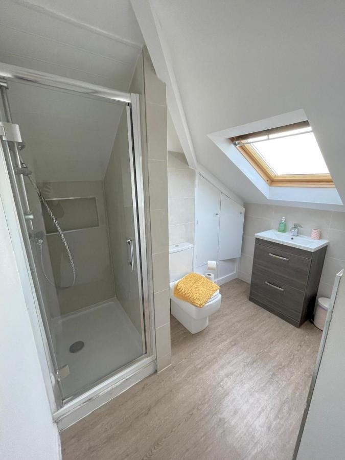 La Fontaine Court Apartments - オールダーショット エクステリア 写真