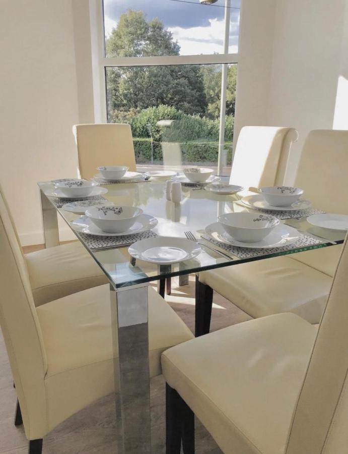 La Fontaine Court Apartments - オールダーショット エクステリア 写真