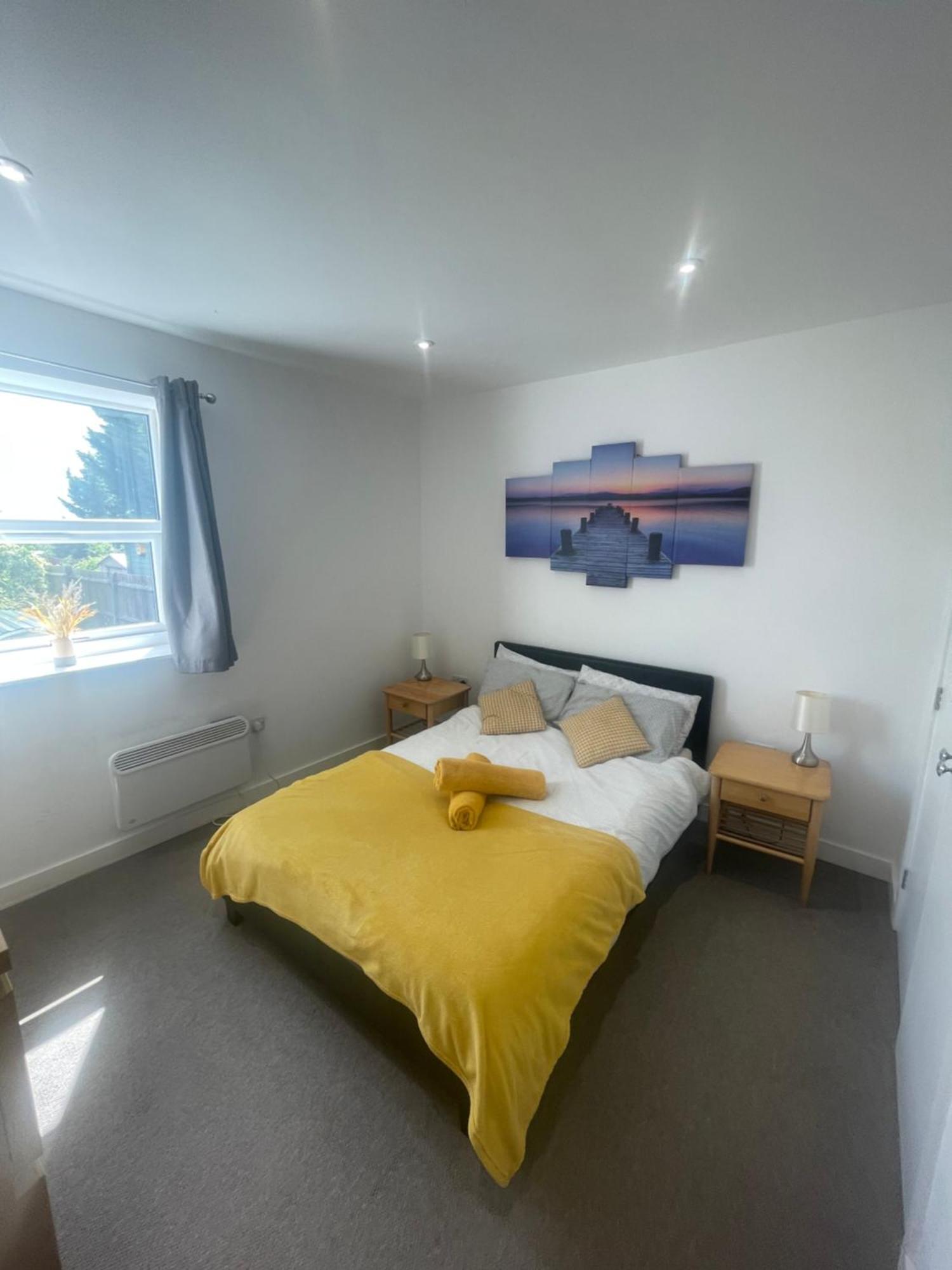 La Fontaine Court Apartments - オールダーショット エクステリア 写真