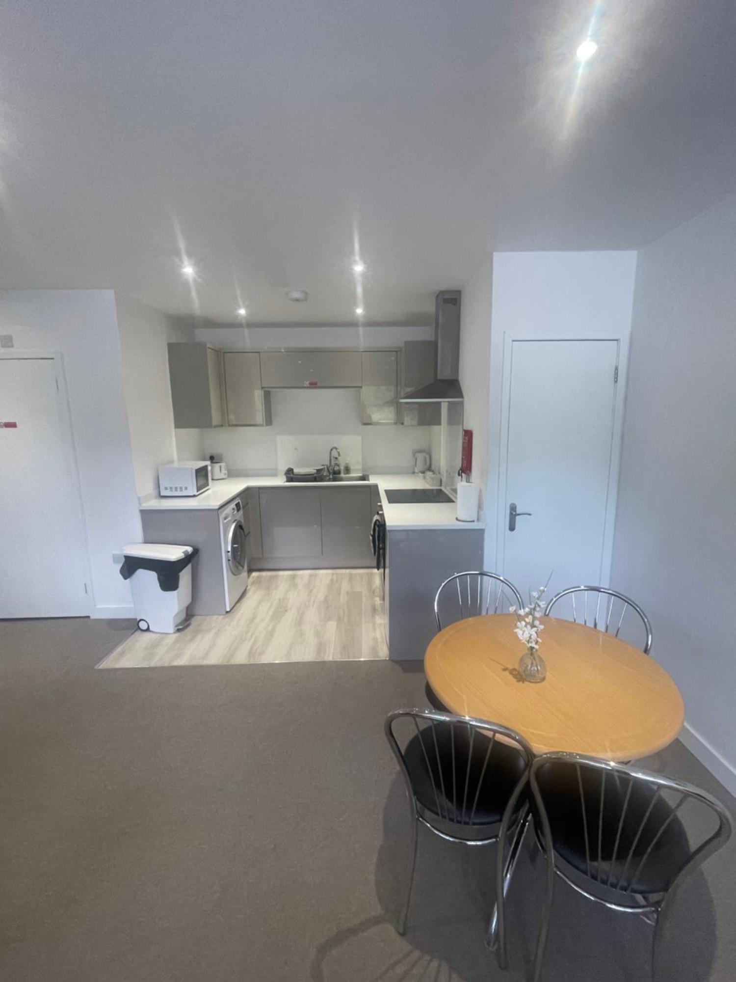 La Fontaine Court Apartments - オールダーショット エクステリア 写真