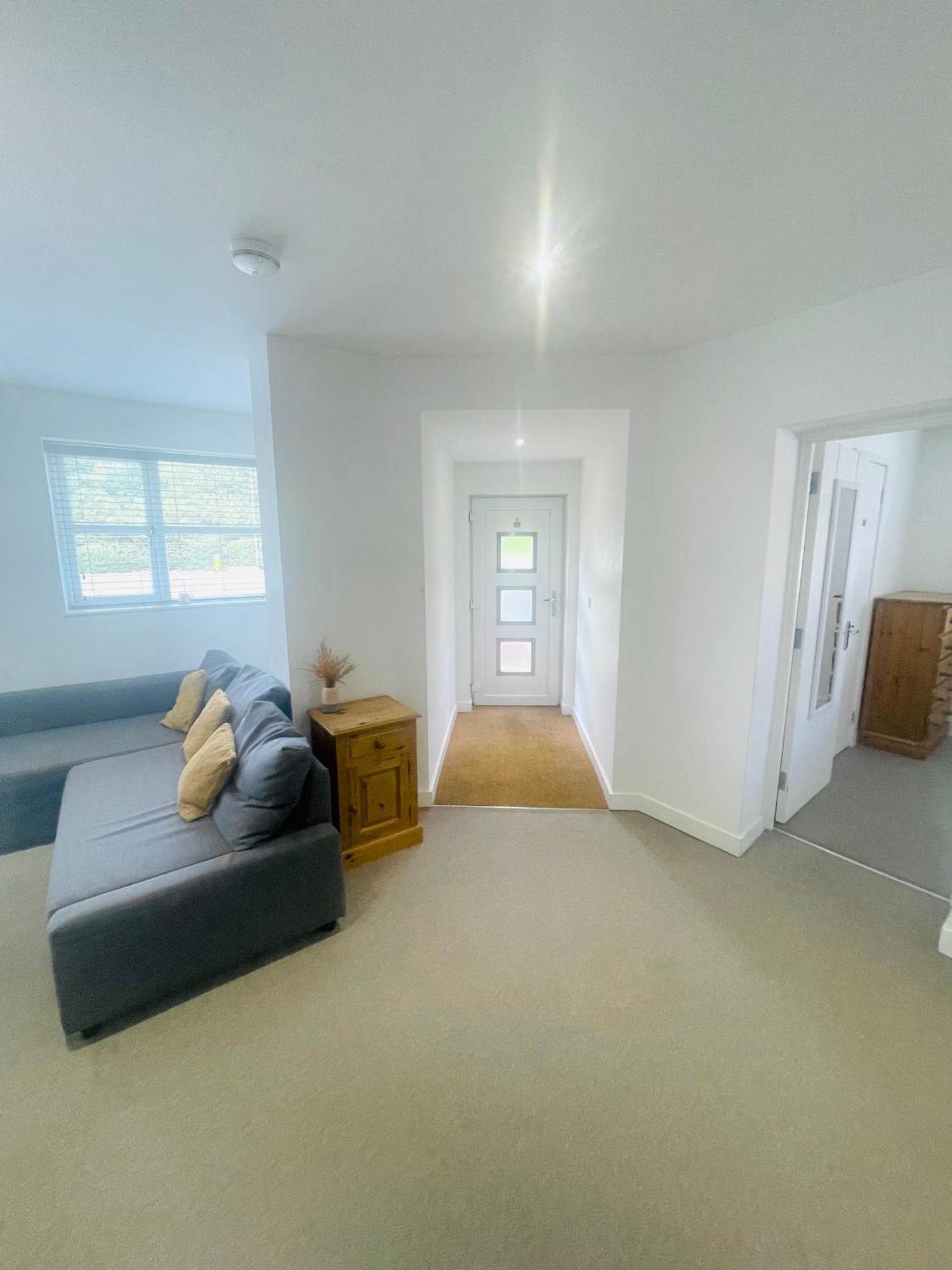 La Fontaine Court Apartments - オールダーショット エクステリア 写真